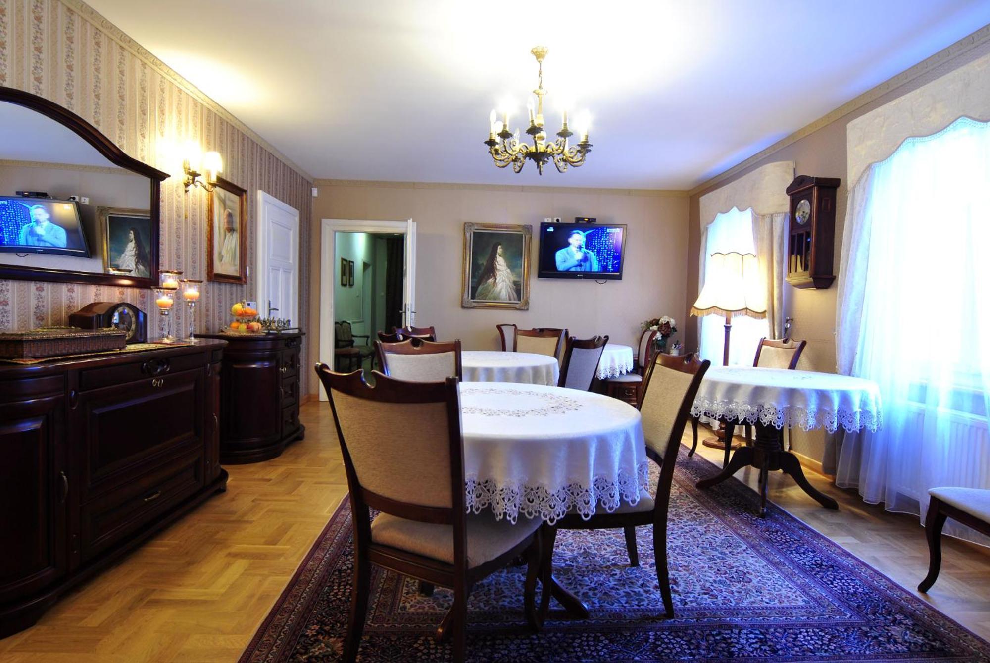 Bed & Breakfast Dworek Ojca Mateusza Sandomierz