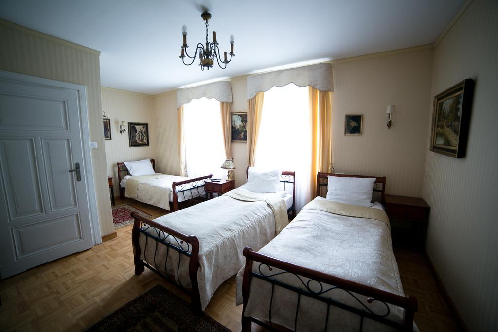 Dworek Ojca Mateusza Bed & Breakfast