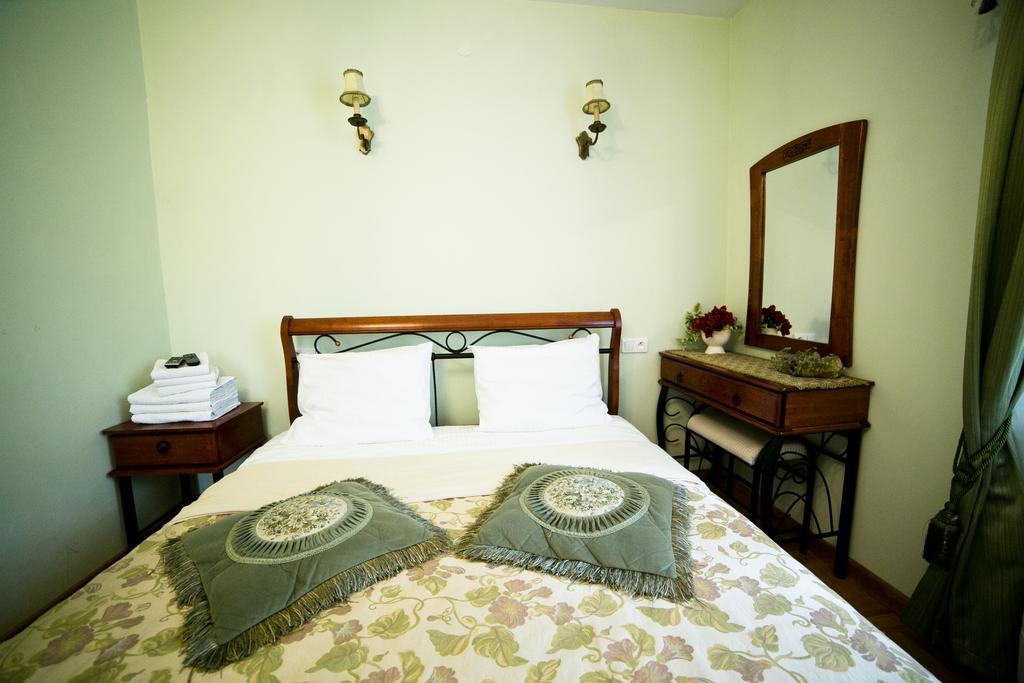 Dworek Ojca Mateusza Bed & Breakfast *