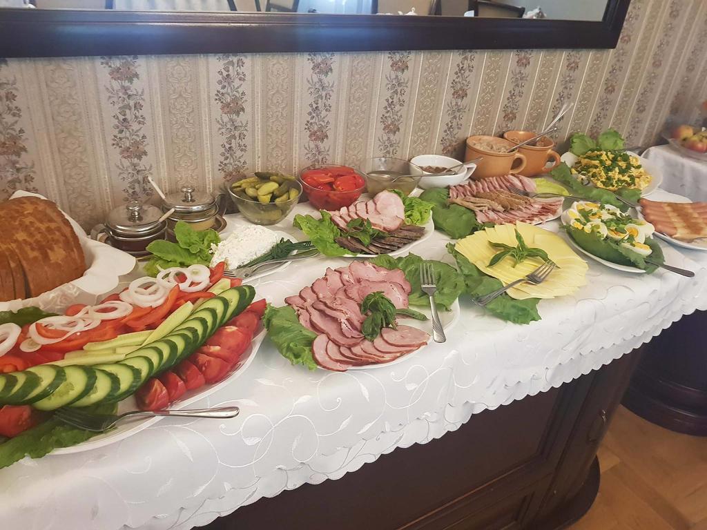 Dworek Ojca Mateusza Bed & Breakfast *